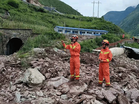 成昆鐵路山體滑坡救援現(xiàn)場(chǎng)