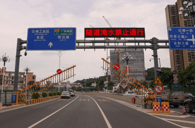 如何防汛？如何治理城市內(nèi)澇？四信城市防澇感知協(xié)同指揮系統(tǒng)_城市內(nèi)澇監(jiān)測系統(tǒng)雨中監(jiān)測1