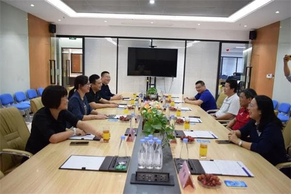 我司領(lǐng)導(dǎo)對集美大學(xué)長期以來給予四信的支持表示衷心感謝，對李清彪校長等一行院校領(lǐng)導(dǎo)的到來表示歡迎。