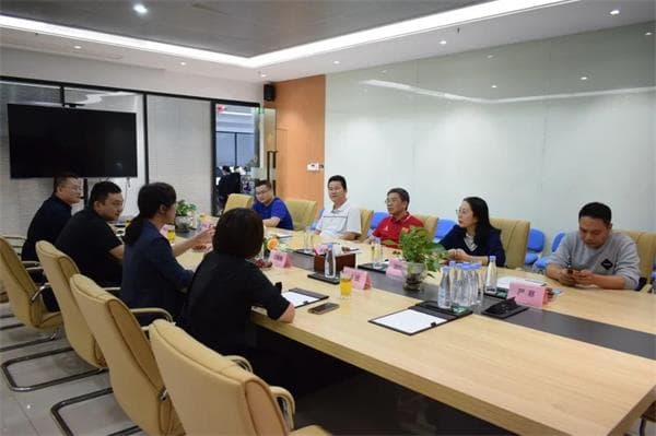 四信將與集美大學(xué)緊密攜手，在人才培養(yǎng)、引進(jìn)、使用、學(xué)生實(shí)習(xí)實(shí)訓(xùn)、高?？蒲衅脚_延伸、科技成果轉(zhuǎn)化、智庫建設(shè)等方面開展深度戰(zhàn)略合作
