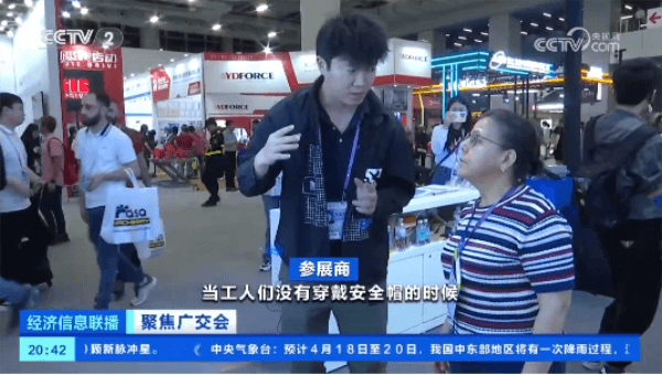 四信海外技術(shù)工程師Eason面對(duì)法蒂瑪對(duì)四信智能AI管理平臺(tái)及AI視頻盒如何更好運(yùn)用的疑惑解答